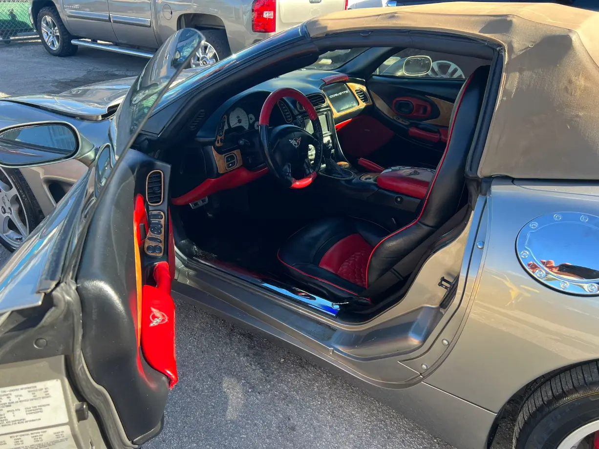 used 2000 Chevrolet Corvette - interior view 1